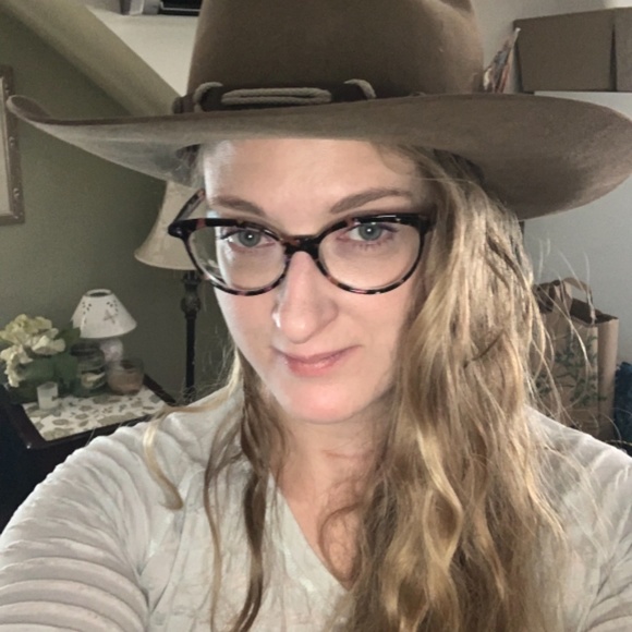 Meet your Posher, Kerri - Picture 4 of 6